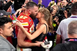 Palm Beach Date Night: Taylor Swift and Travis Kelce Win Hearts Again...See More