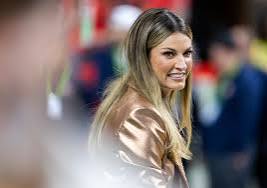 Taylor Swift’s Heartfelt Gesture Leaves Erin Andrews in Tears: A Beautiful Display of Unmatched Kindness"...Full details