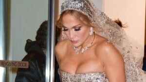  BREAKING : J.Lo’s Love Life Takes Another Turn—Is She Saying ‘I Do’ Again?...See More