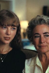 Taylor Swift and Donna Kelce’s Expressions Tell a Story as Travis Kelce Retirement Talk Grows...More details below