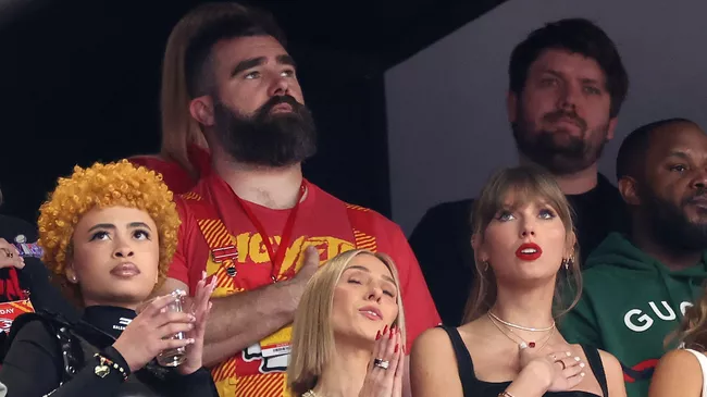 Breaking New :Jason Kelce Shows Travis He Wasn't 'Sleeping' At Taylor Swift Concert